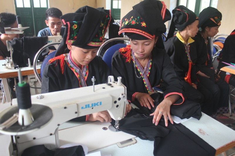 Huyện Văn Yên tổ chức tư vấn việc làm cho người dân tộc thiểu số
