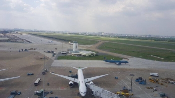 Đường băng Sân bay Tân Sơn Nhất được sửa chữa trong 4 ngày