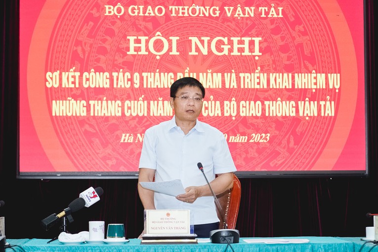 Bộ trưởng Bộ Giao th&ocirc;ng vận tải Nguyễn Văn Thắng chỉ đạo tại hội nghị. Nguồn: Cổng th&ocirc;ng tin điện tử Bộ Giao th&ocirc;ng Vận tải.
