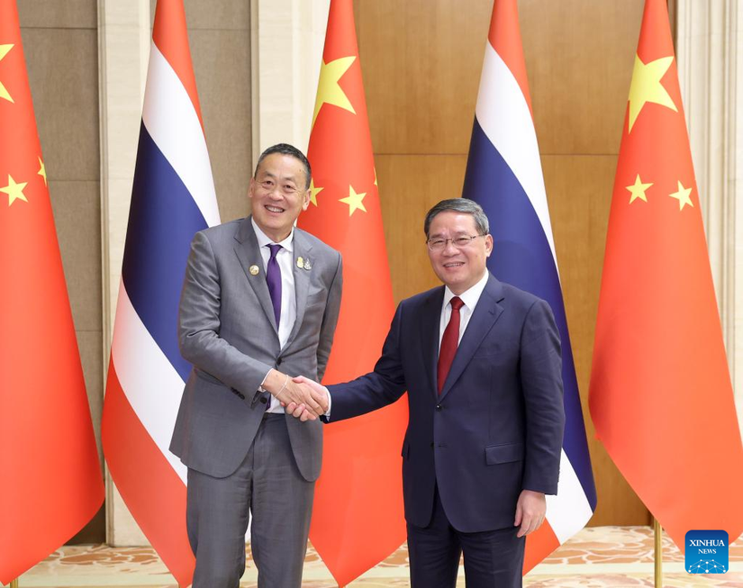 Thủ tướng Trung Quốc L&yacute; Cường hội đ&agrave;m với Thủ tướng Th&aacute;i Lan Srettha Thavisin tại Bắc Kinh, Trung Quốc, ng&agrave;y 18/10. Ảnh: Xinhua