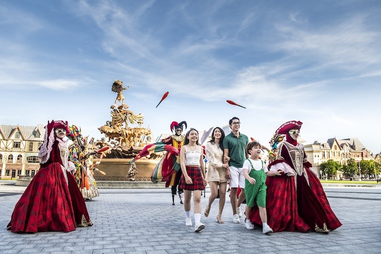 "8Wonder" đưa Maroon 5 đến Phú Quốc United Center