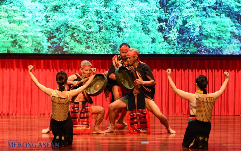 Độc đ&aacute;o nghệ thuật đấu chi&ecirc;ng của đồng b&agrave;o Cor tại Quảng Ng&atilde;i