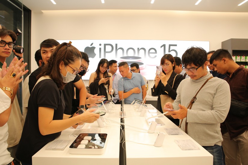 FRT mở b&aacute;n iPhone 15 tr&ecirc;n hệ thống FPT Shop v&agrave; F.Studio by FPT.
