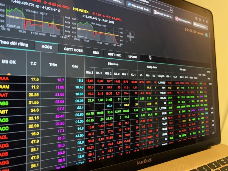 Thanh khoản cao kỷ lục 2,25 tỷ USD, dòng tiền rút mạnh từ bất động sản sang ngân hàng