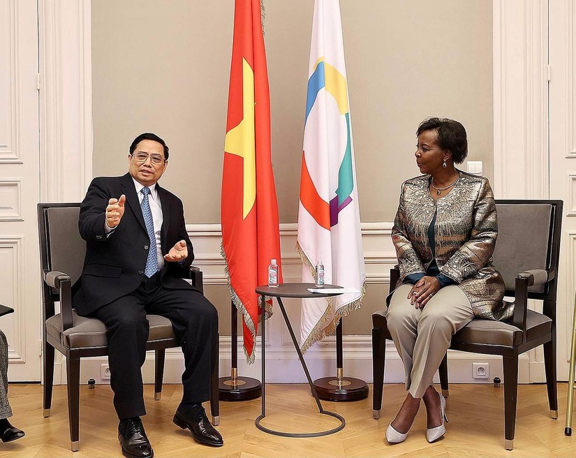 Thủ tướng Phạm Minh Ch&iacute;nh đ&atilde; đến thăm Trụ sở Tổ chức quốc tế Ph&aacute;p ngữ v&agrave; hội kiến với B&agrave; Louise Mushikiwabo, Tổng Thư k&yacute; Ph&aacute;p ngữ.