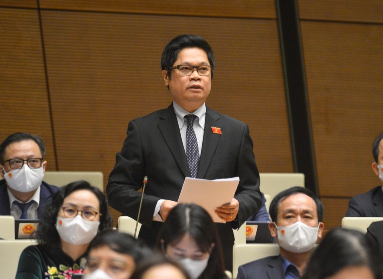 Đại biểu Vũ Tiến Lộc, Đo&agrave;n ĐBQH Tp. H&agrave; Nội n&ecirc;u &yacute; kiến cho rằng ch&iacute;nh s&aacute;ch t&agrave;i kh&oacute;a phải đ&oacute;ng vai tr&ograve; chủ đạo trong việc triển khai g&oacute;i hỗ trợ kinh tế (Ảnh: Quochoi.vn)