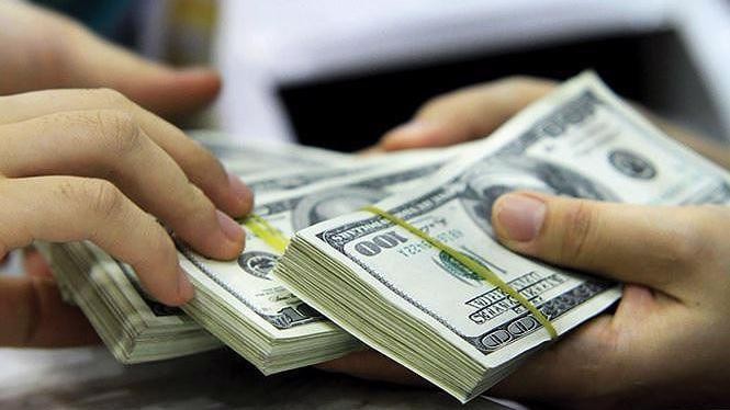 Ngoại tệ ồ ạt đổ về, gi&aacute; USD thấp kỷ lục