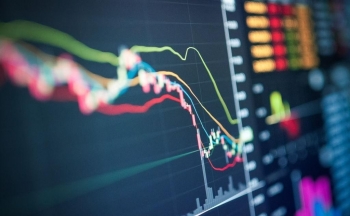 Cổ phiếu ngành thép ngược dòng giảm sâu, bất động sản đua nhau lập đỉnh mới