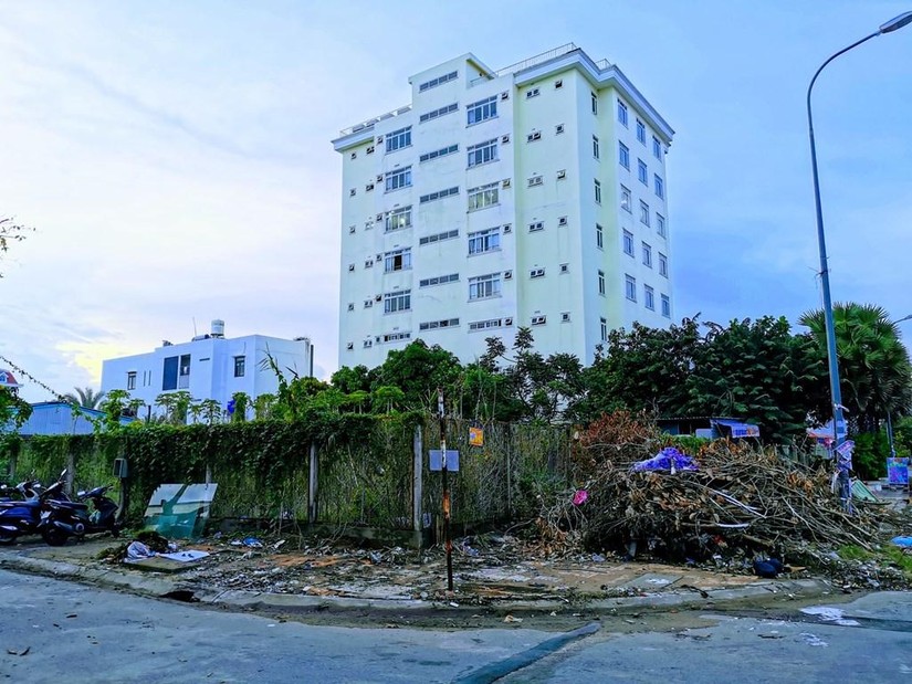 Khu &amp;amp;quot;đất v&agrave;ng&amp;amp;quot; rộng hơn 1.000m2 nằm ngay ph&iacute;a sau trụ sở Quỹ Đầu tư ph&aacute;t triển TP Cần Thơ sẽ được đấu gi&aacute; để x&acirc;y dựng chung cư - Ảnh: Thanh Li&ecirc;m/TTXVN