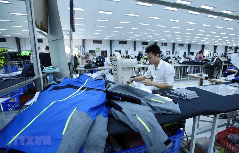 Gia c&ocirc;ng quần &aacute;o xuất khẩu - Ảnh minh họa