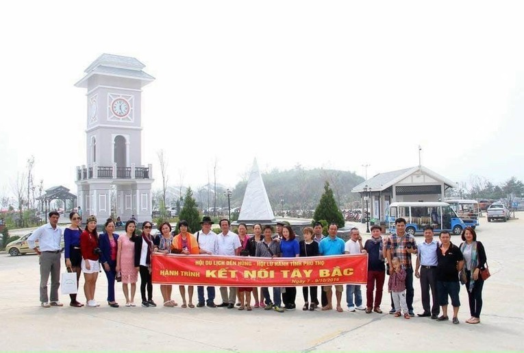 Tour kết nối T&acirc;y Bắc do C&ocirc;ng ty cổ phần tập đo&agrave;n li&ecirc;n kết H&ugrave;ng Vương trước khi dịch COVID-19 b&ugrave;ng ph&aacute;t