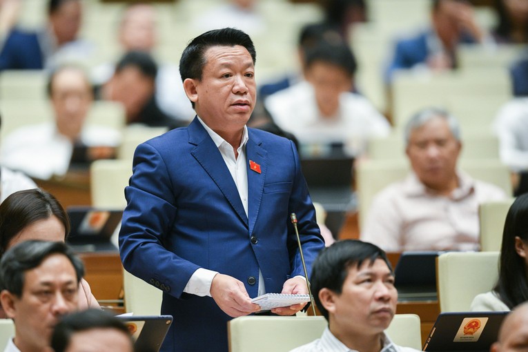 Đại biểu B&ugrave;i Mạnh Khoa - Đo&agrave;n ĐBQH tỉnh Thanh Ho&aacute; - Ảnh: quochoi.vn