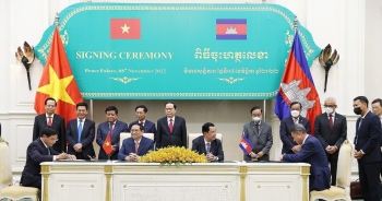 Việt Nam và Campuchia ký kết ghi nhớ về loại và số lượng xe thương mại