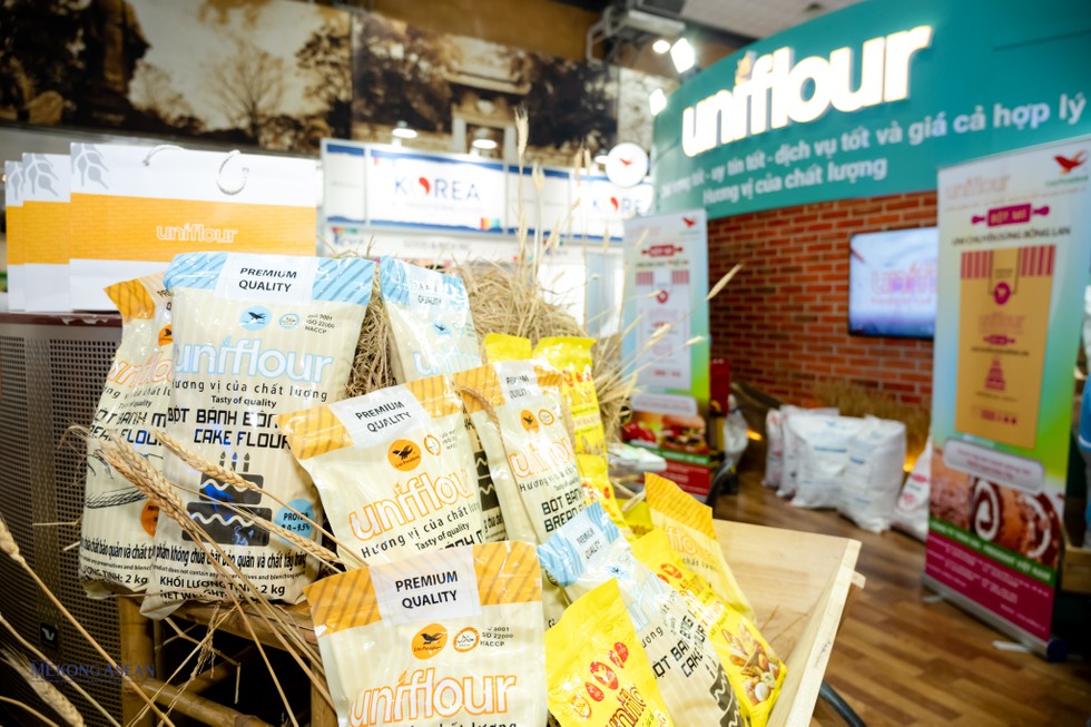 Triển l&atilde;m c&oacute; sự tham gia của c&aacute;c doanh nghiệp quốc tế mang tới những sản phẩm ti&ecirc;u biểu như: Rượu mơ, rượu hoa quả của Choya (Nhật Bản); g&oacute;i h&uacute;t ẩm chuy&ecirc;n d&ugrave;ng trong đ&oacute;ng g&oacute;i thực phẩm của Obsortech (Thụy Điển); hồng s&acirc;m của Hansamjang (H&agrave;n Quốc); c&aacute;c sản phẩm thịt tr&acirc;u đến từ c&aacute;c c&ocirc;ng ty Allanasons, India Frozen Foods, Rustam Foods, Al-sameer (Ấn Độ)&hellip;