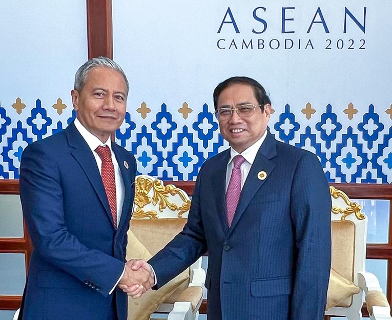 Thủ tướng Phạm Minh Ch&iacute;nh v&agrave; Chủ tịch Hạ viện Malaysia Tan Sri Azhar Azizan Harun. Ảnh: BNG