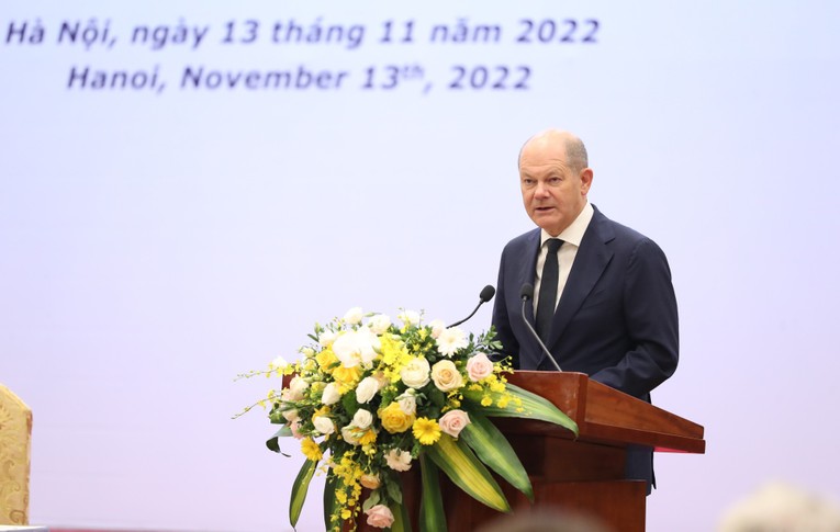 Thủ tướng Đức Olaf Scholz cho biết Việt Nam rất quan trọng v&igrave; nằm trong mạng lưới kinh tế phong ph&uacute; của ch&acirc;u &Aacute; v&agrave; c&oacute; sức đề kh&aacute;ng ấn tượng trong thời kỳ dịch bệnh nhờ thế mạnh về nguồn nguy&ecirc;n liệu v&agrave; lao động. Ảnh: VGP