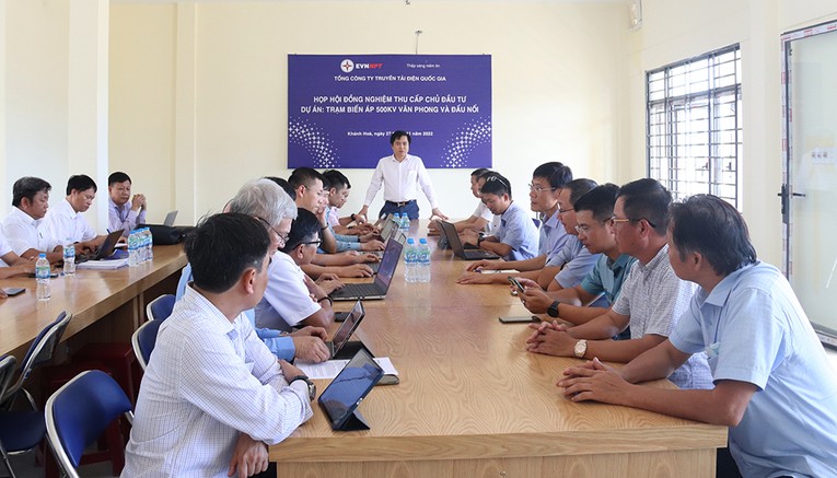 Ph&oacute; Tổng gi&aacute;m đốc EVNNPT Trương Hữu Th&agrave;nh ph&aacute;t biểu tại cuộc họp. Nguồn: EVN.