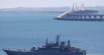 Ukraine phóng loạt tên lửa vào xưởng đóng tàu Nga tại Crimea