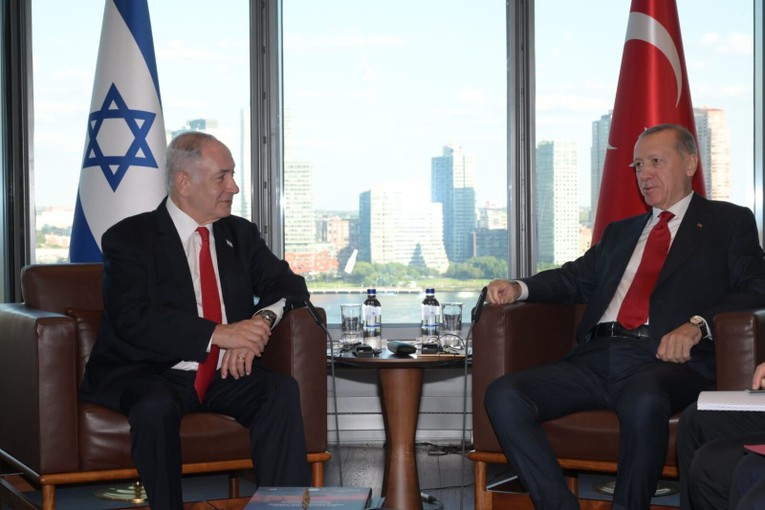 Thủ tướng Israel Benjamin Netanyahu gặp Tổng thống Thổ Nhĩ Kỳ Recep Tayyip Erdogan b&ecirc;n lề Đại hội đồng Li&ecirc;n Hợp Quốc, New York, Mỹ, ng&agrave;y 19/9 vừa qua. Ảnh: The Times of Israel