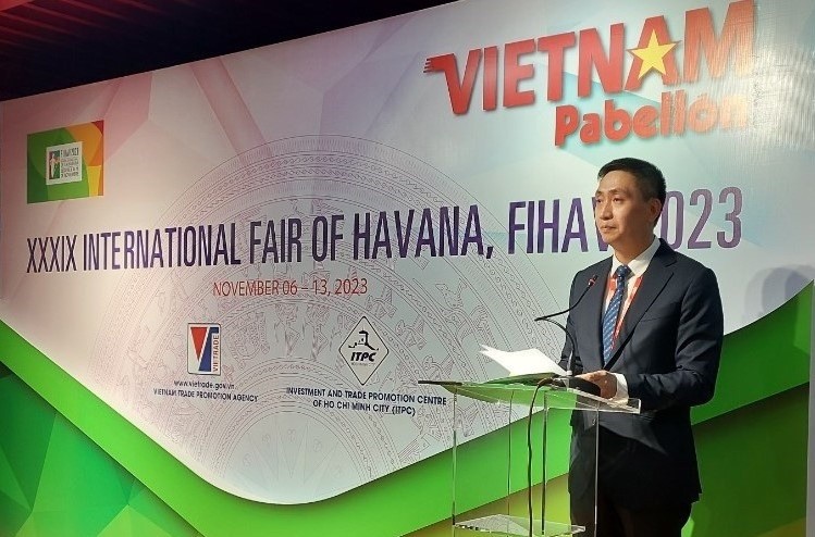 &Ocirc;ng Ho&agrave;ng Minh Chiến, Ph&oacute; Cục trưởng Cục X&uacute;c tiến Thương mại, Bộ C&ocirc;ng Thương ph&aacute;t biểu tại lễ khai mạc. Ảnh: Bộ C&ocirc;ng Thương