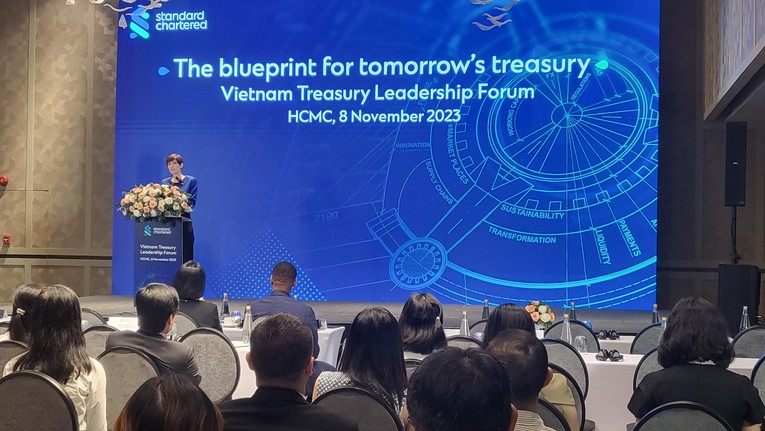 B&agrave; Emily Hamblin, Tổng L&atilde;nh sự Anh tại TP HCM v&agrave; Gi&aacute;m đốc Thương mại Anh tại Việt Nam ph&aacute;t biểu tại Diễn đ&agrave;n.