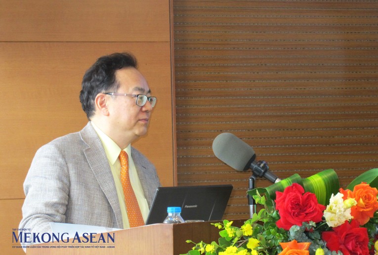 Gi&aacute;o sư Hisashi Iwata, Đại học Gifu. Ảnh: Anh Thư