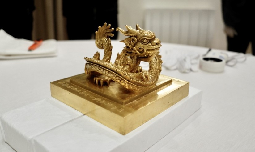 Ấn v&agrave;ng &ldquo;Ho&agrave;ng đế chi bảo&rdquo;. Ảnh: Cục Di sản văn h&oacute;a.