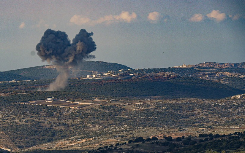 Kh&oacute;i bốc l&ecirc;n trong cuộc đọ s&uacute;ng giữa IDF v&agrave; lực lượng Hezbollah ở bi&ecirc;n giới giữa Israel v&agrave; Lebanon, ng&agrave;y 18/11. Ảnh: AP