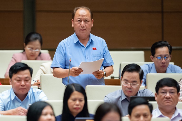 Đại biểu S&ugrave;ng A Lềnh - Đo&agrave;n ĐBQH tỉnh L&agrave;o Cai