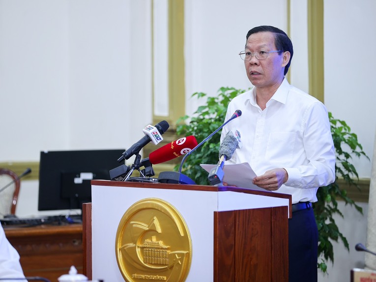 Chủ tịch UBND TP HCM Phan Văn M&atilde;i tại hội nghị. Ảnh: VGP.