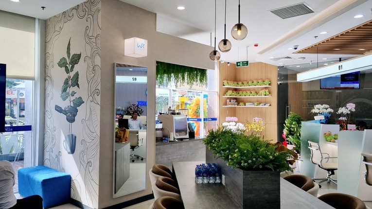 Kh&ocirc;ng gian b&ecirc;n trong Ph&ograve;ng giao dịch L&ecirc; Đại H&agrave;nh, Ng&acirc;n h&agrave;ng Woori Việt Nam.