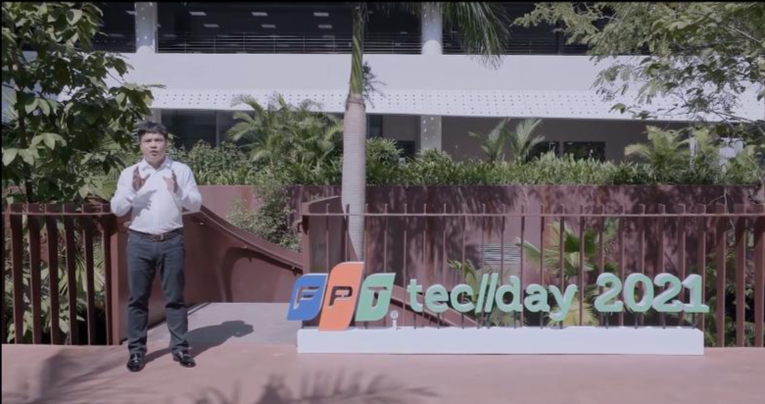 Tổng gi&aacute;m đốc FPT, &ocirc;ng Nguyễn Văn Khoa nhận định tại sự kiện Techday s&aacute;ng 3/12 rằng chỉ c&oacute; c&ocirc;ng nghệ mới c&oacute; thể chiến thắng Covid-19, nhất l&agrave; trong dự b&aacute;o dịch sẽ c&ograve;n phức tạp trong 2 năm tới.