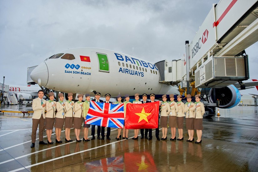 Chuyến bay thẳng đầu ti&ecirc;n Việt Nam - Anh của Bamboo Airways hồi th&aacute;ng 11/2021. Ảnh: BA