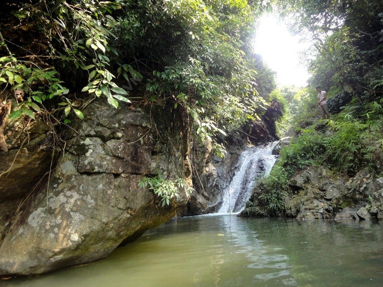 Suối nước kho&aacute;ng Ph&uacute; Sen