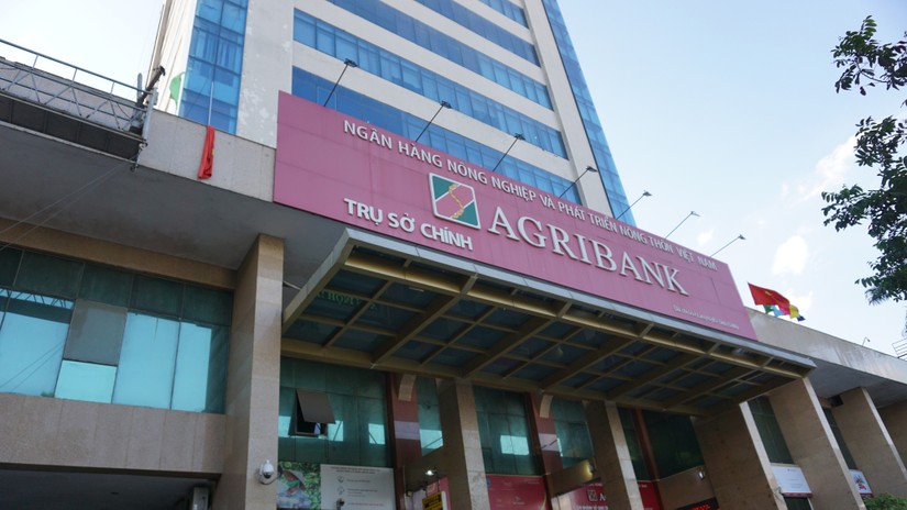 Nhiều ng&acirc;n h&agrave;ng giảm l&atilde;i suất cho kh&aacute;ch h&agrave;ng kh&oacute; khăn, đứng đầu danh s&aacute;ch gọi t&ecirc;n Agribank