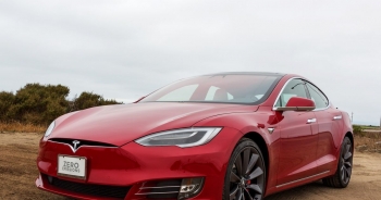 Tesla triệu hồi gần nửa triệu xe do vấn đề an toàn