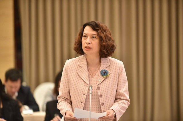 Thứ trưởng Bộ Y tế Nguyễn Thị Li&ecirc;n Hương l&agrave;m r&otilde; những vấn đề li&ecirc;n quan đến an to&agrave;n vệ sinh thực phẩm trong trường học v&agrave; lao động ng&agrave;nh Y tế. Ảnh: VGP