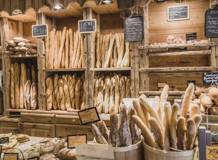 B&aacute;nh mỳ baguette l&agrave; biểu tượng của nước Ph&aacute;p. Ảnh: Getty Images