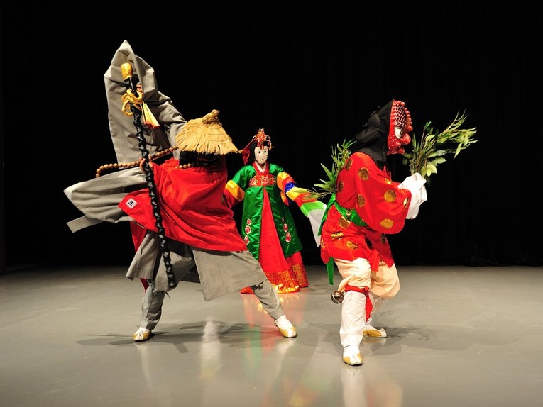 Talchum l&agrave; một h&igrave;nh thức nghệ thuật biểu diễn truyền thống của H&agrave;n Quốc. Ảnh: Korean Cultural Center NY