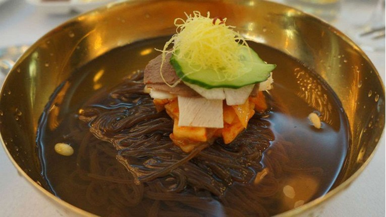 Mỳ lạnh l&agrave; m&oacute;n ăn truyền thống của người d&acirc;n Triều Ti&ecirc;n. Ảnh: Koryo Group