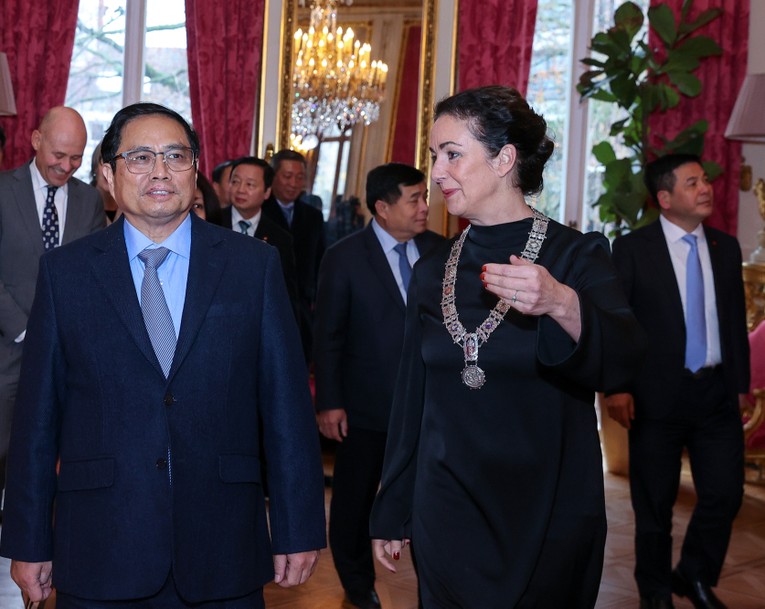 Thủ tướng Ch&iacute;nh phủ Phạm Minh Ch&iacute;nh gặp Thị trưởng Amsterdam Femke Halsema. Ảnh: VGP
