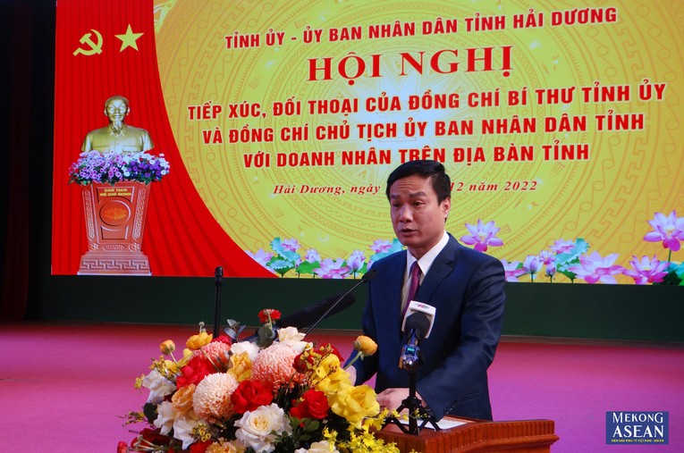 Chủ tịch UBND tỉnh Hải Dương Triệu Thế H&ugrave;ng b&aacute;o c&aacute;o t&igrave;nh h&igrave;nh hoạt động của c&aacute;c doanh nghiệp v&agrave; đội ngũ doanh nh&acirc;n tr&ecirc;n địa b&agrave;n tỉnh.