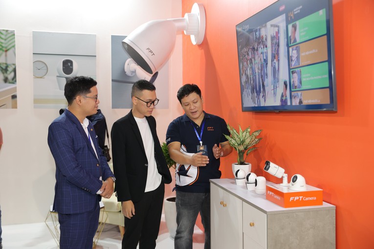 C&aacute;c sản phẩm c&ocirc;ng nghệ tr&igrave;nh b&agrave;y tại triển l&atilde;m.