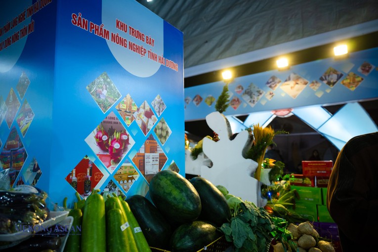 Gian h&agrave;ng của sản phẩm n&ocirc;ng nghiệp Hải Dương tham gia trưng b&agrave;y.