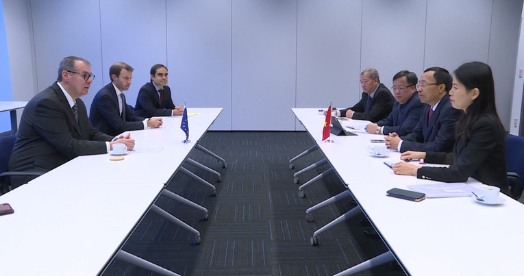 Buổi l&agrave;m việc giữa hai b&ecirc;n.