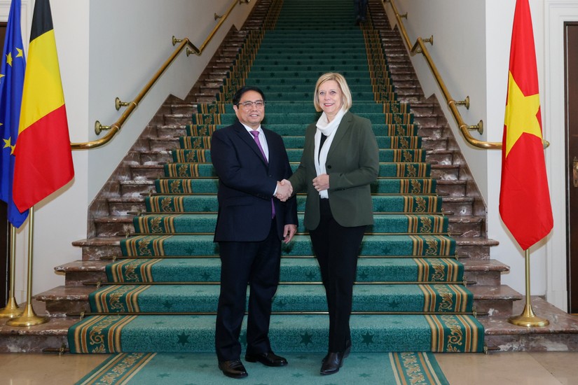 Thủ tướng Phạm Minh Ch&iacute;nh hội kiến Chủ tịch Hạ viện Bỉ Eliane Tillieux. Ảnh: VGP