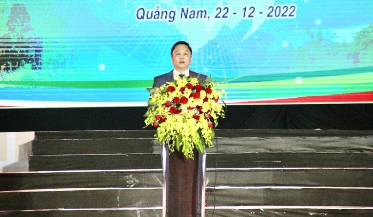 Chủ tịch UBND tỉnh Quảng Nam L&ecirc; Tr&iacute; Thanh ph&aacute;t biểu tại Lễ bế mạc. Ảnh: quangnam.gov