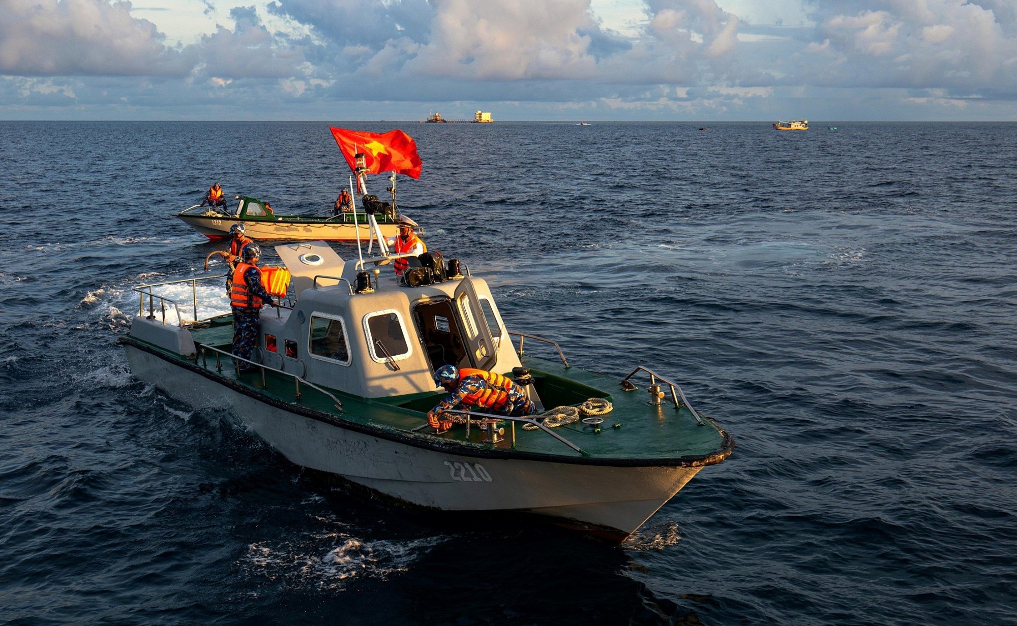 T&aacute;c phẩm ảnh Buổi sớm tr&ecirc;n biển. Ảnh: Ho&agrave;ng Hiệp.