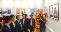 Triển lãm ảnh nghệ thuật 'Bình yên Trường Sa' tại Hải Dương