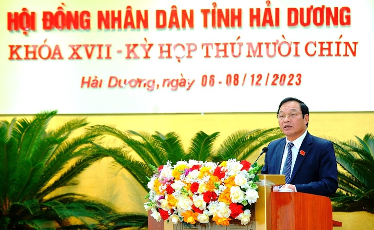 &Ocirc;ng L&ecirc; Văn Hiệu, Ph&oacute; B&iacute; thư Thường trực Tỉnh ủy, Chủ tịch HĐND tỉnh, Trưởng Đo&agrave;n đo&agrave;n Đại biểu Quốc hội tỉnh Hải Dương ph&aacute;t biểu bế mạc kỳ họp.